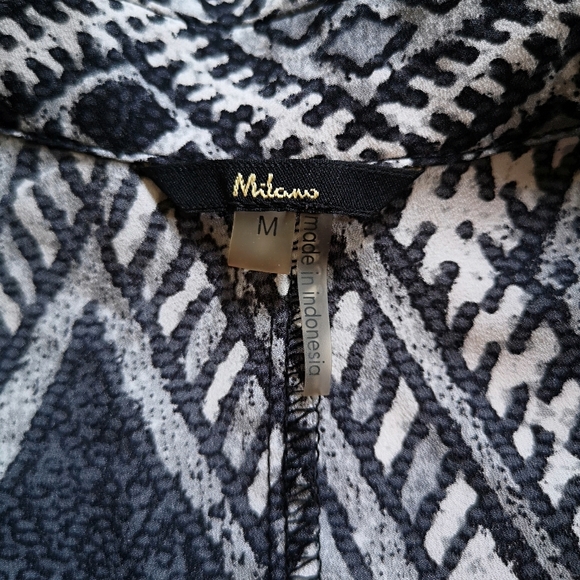 🔵3/$30 Cute lightweight Button Up High Low Top - Picture 10 of 14